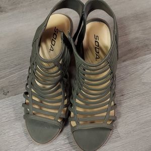 Shoes olive green